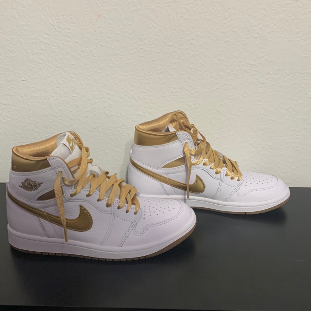 Jordan 1 Retro HI OG Woman’s size 6.5